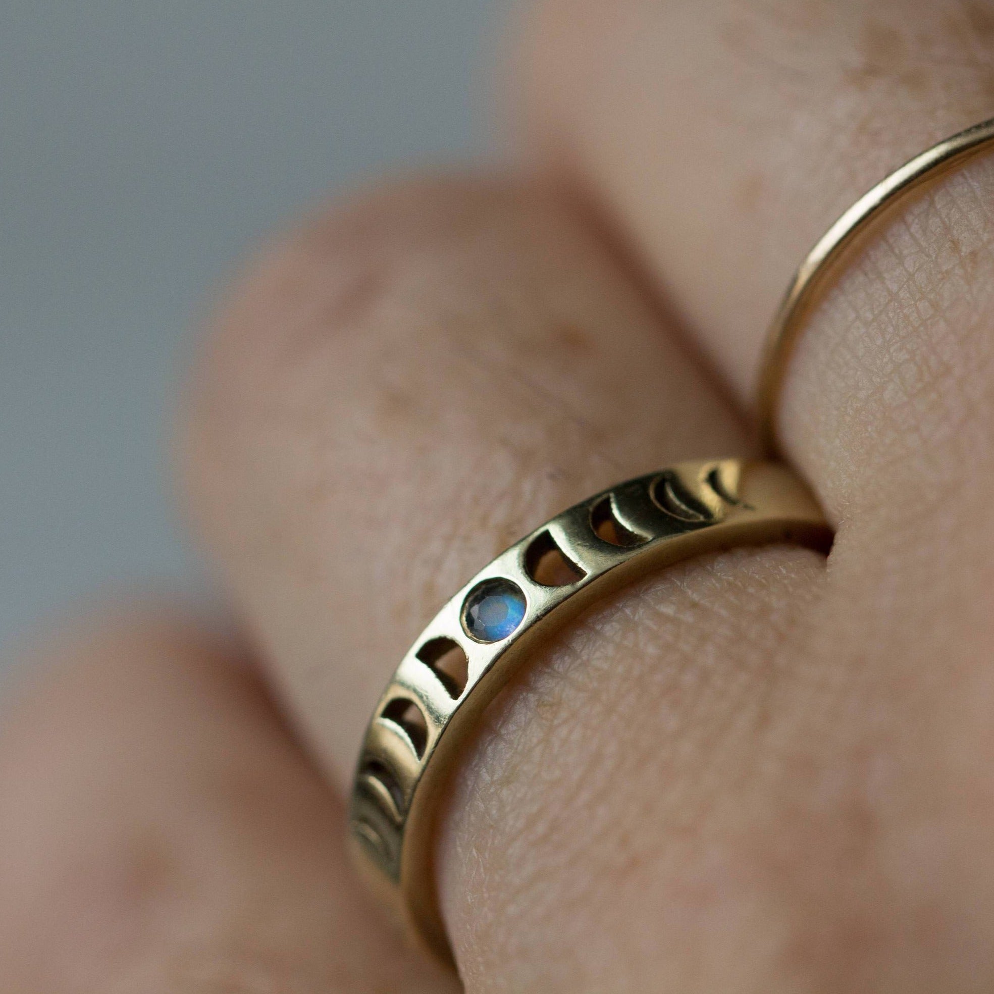 Original Moon phase Ring || Rainbow Moonstone - 12th HOUSE