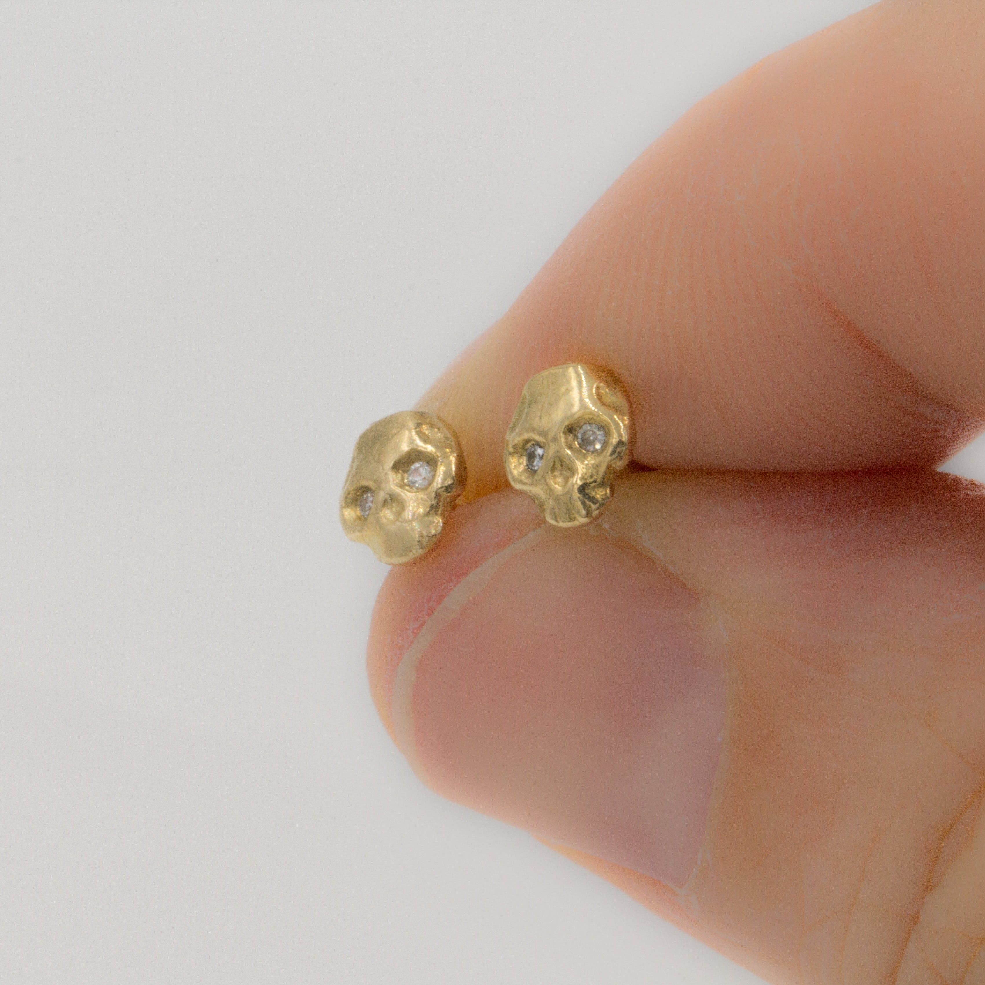 Mignon Skull Studs || white diamonds - 12th HOUSE