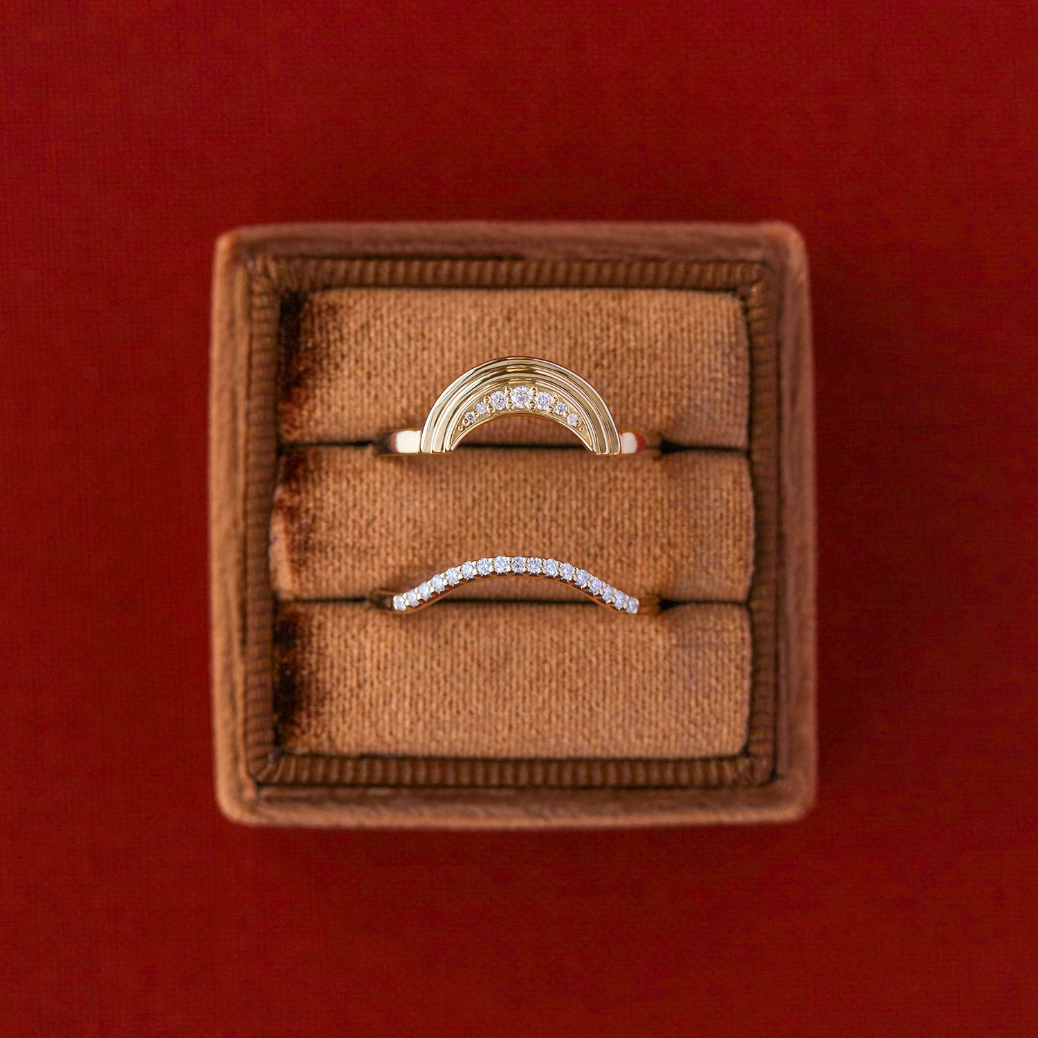 Radiant crescent moon contour ring - 12th HOUSE